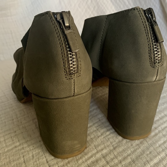 NWOT Eileen Fisher Olive Green Marla Block Heel Sandal - Picture 6 of 8